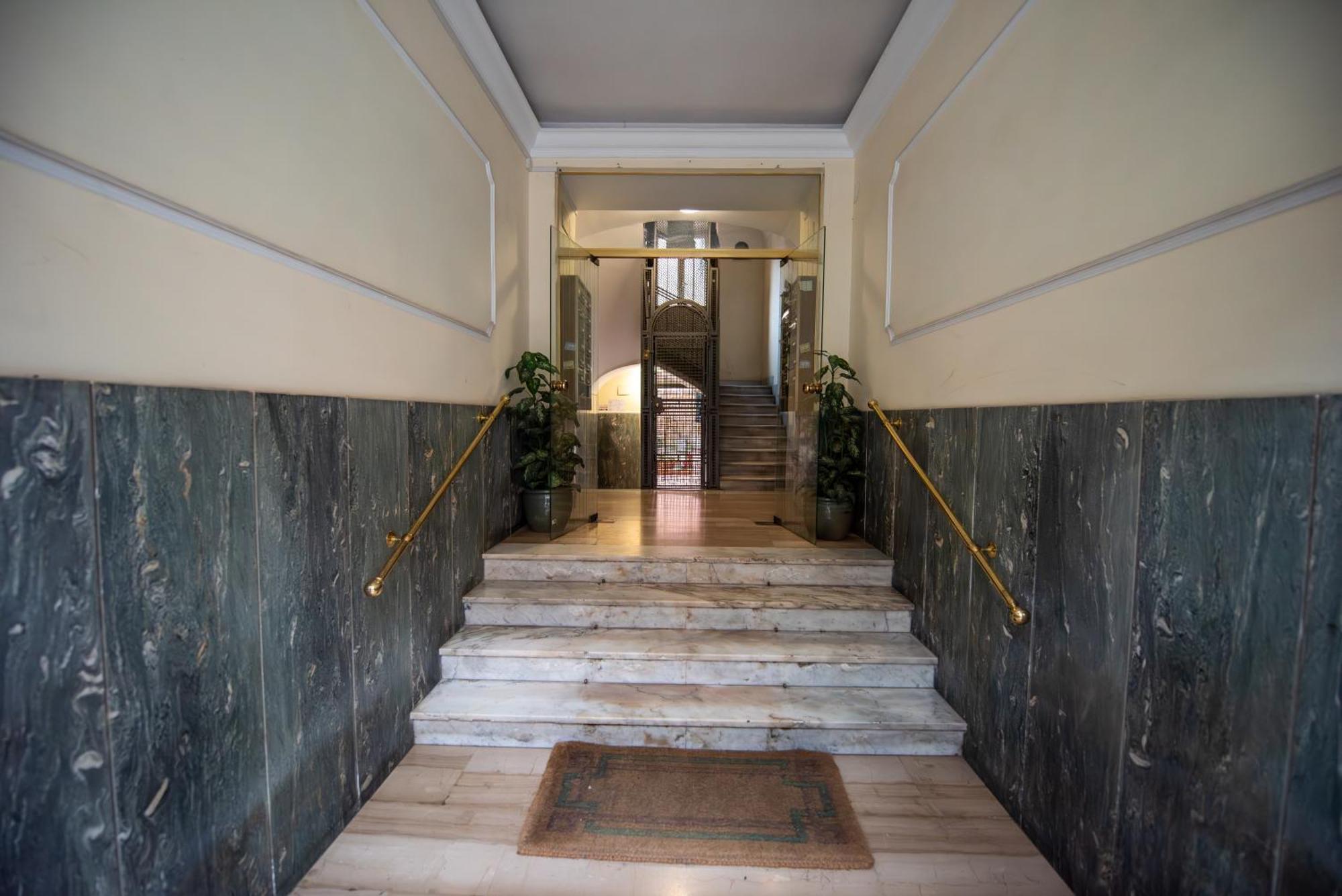Benny Gold - Domus Romano Esterno foto